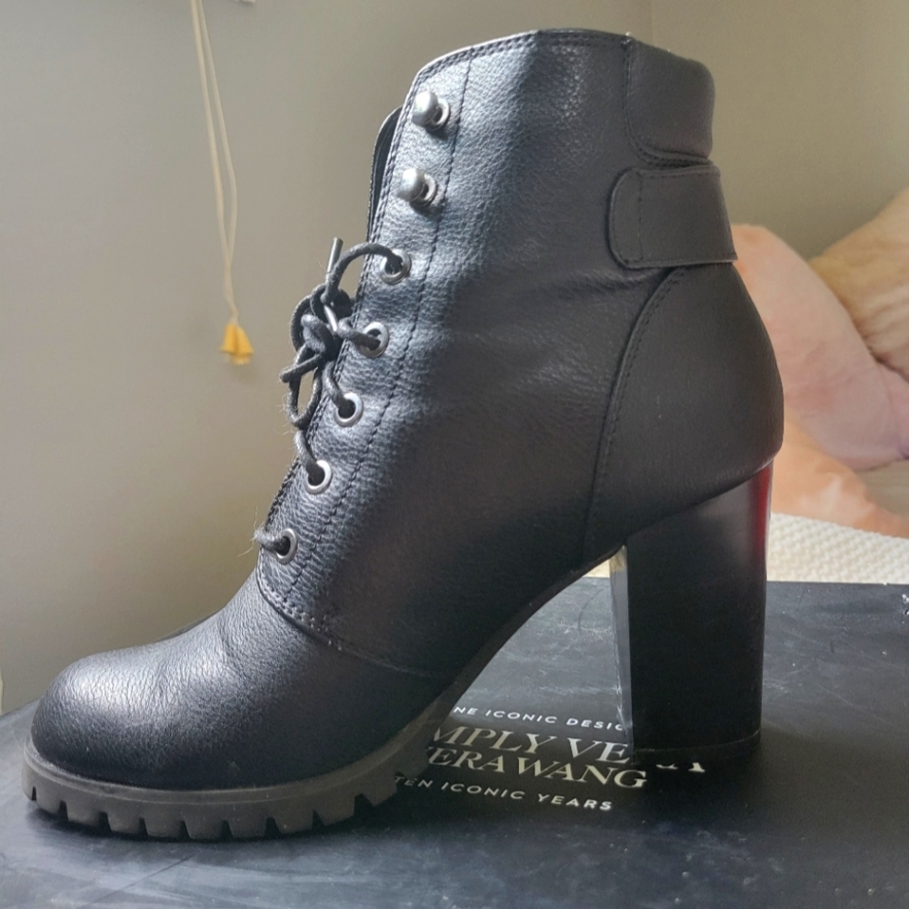 Vera Wang bootie